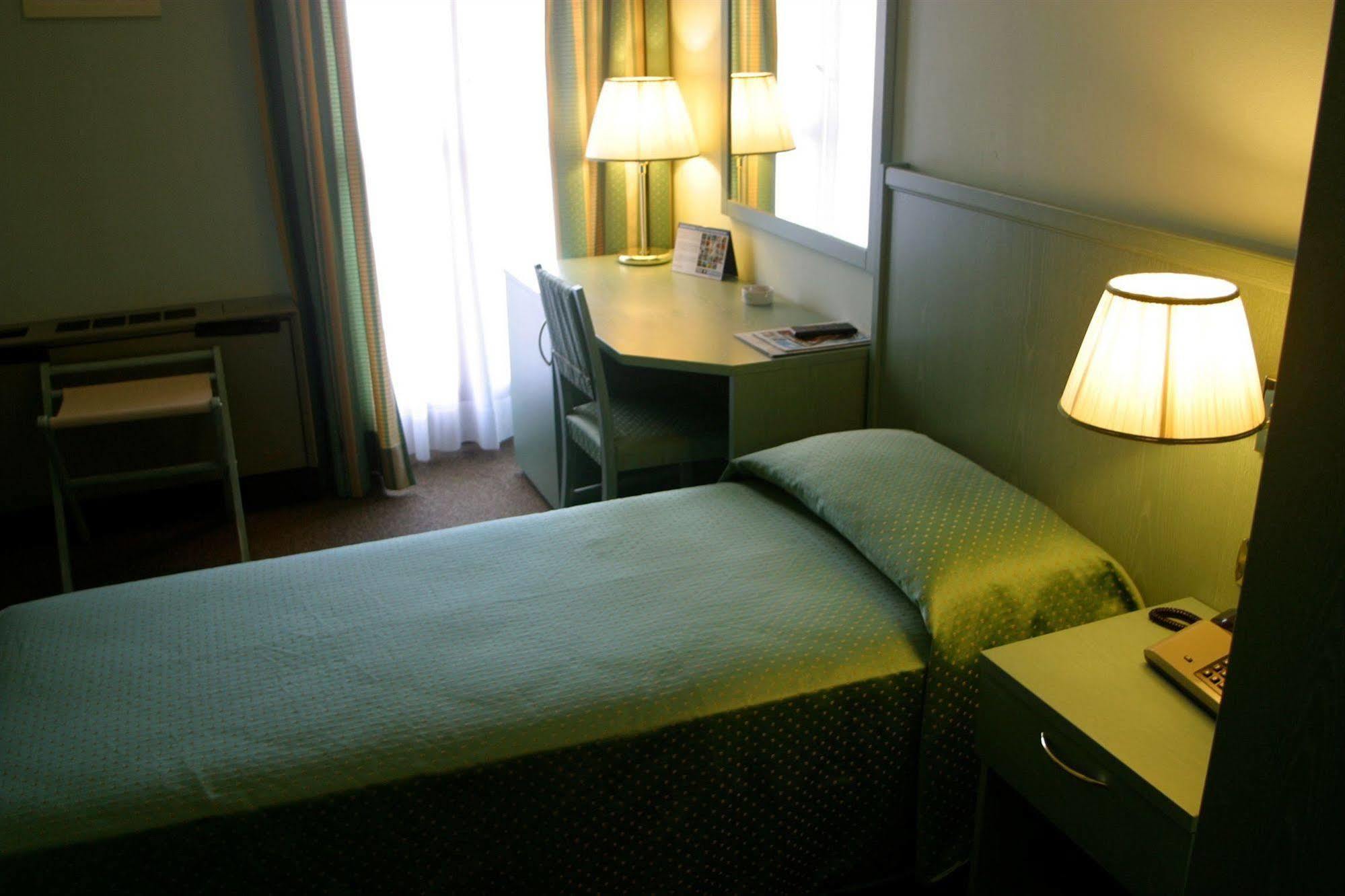 Della Corona Hotel 3*